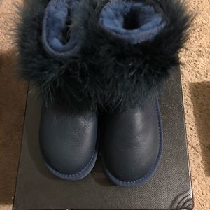 Australia Luxe Short Fur Boots in size 6